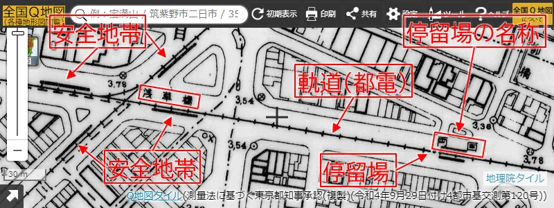 都電の軌道・停留場の表現（小円が停留場、軌道に平行な太線が安全地帯）