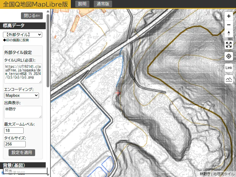 傾斜量図（Terrain-RGB）。方眼状の筋と等高線状のラインが入る
